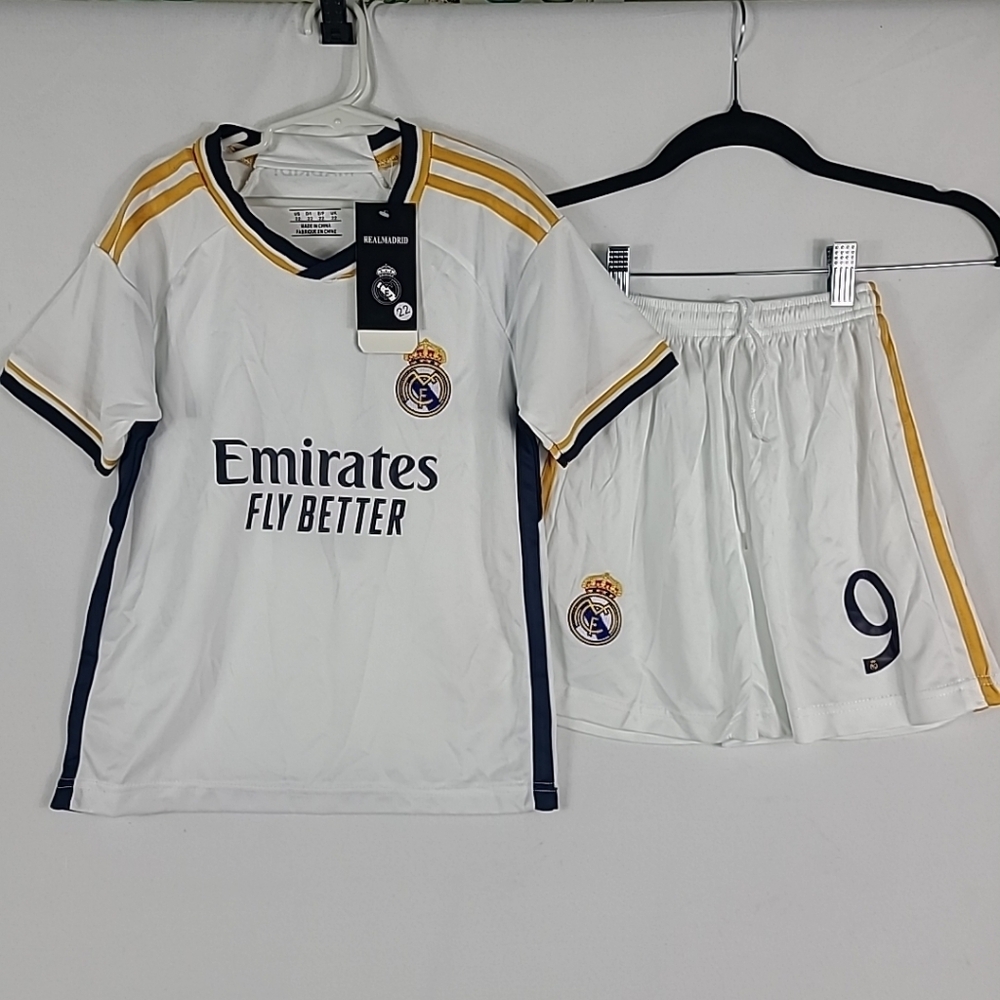 NEW Real Madrid Jersey+ Shorts Youth Sz US 22 (S-M?) Whistle & Key Chain